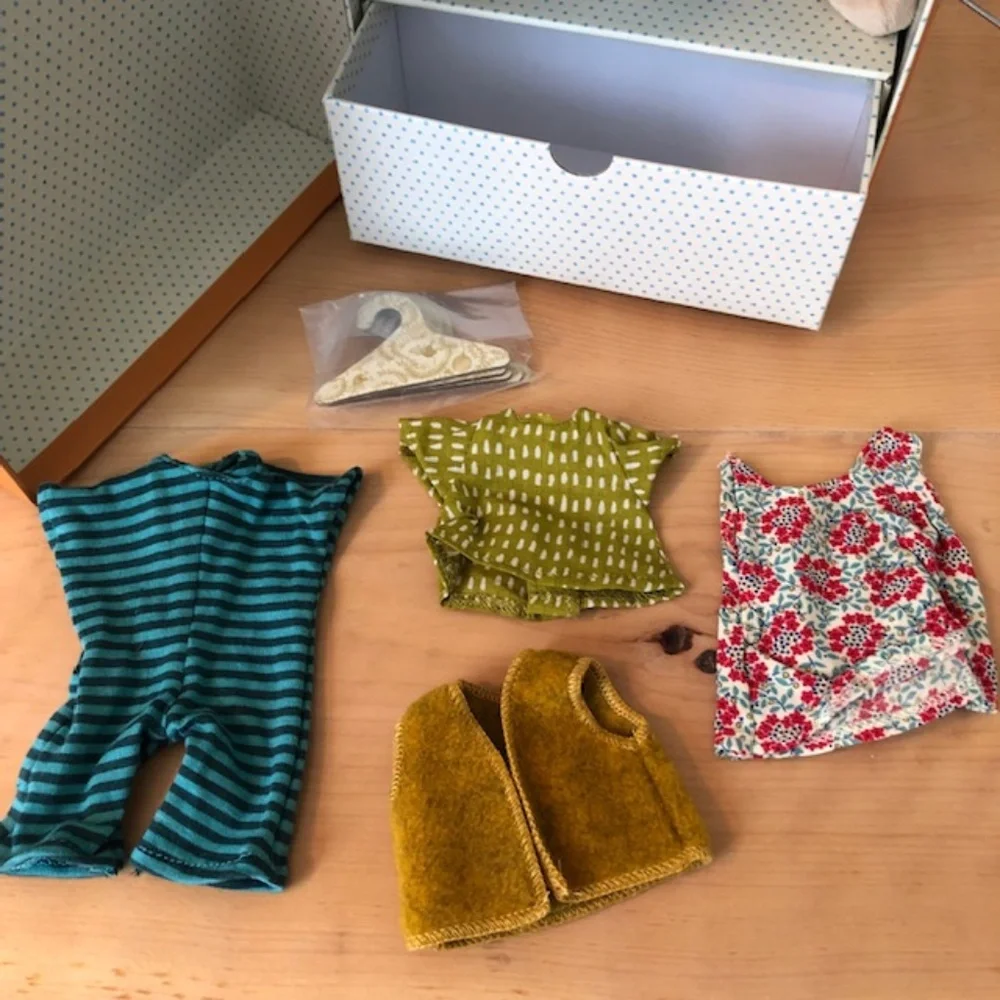 MOULIN ROTY Suitcase - Rabbit & Mouse Wardrobe - Picture 8 of 11